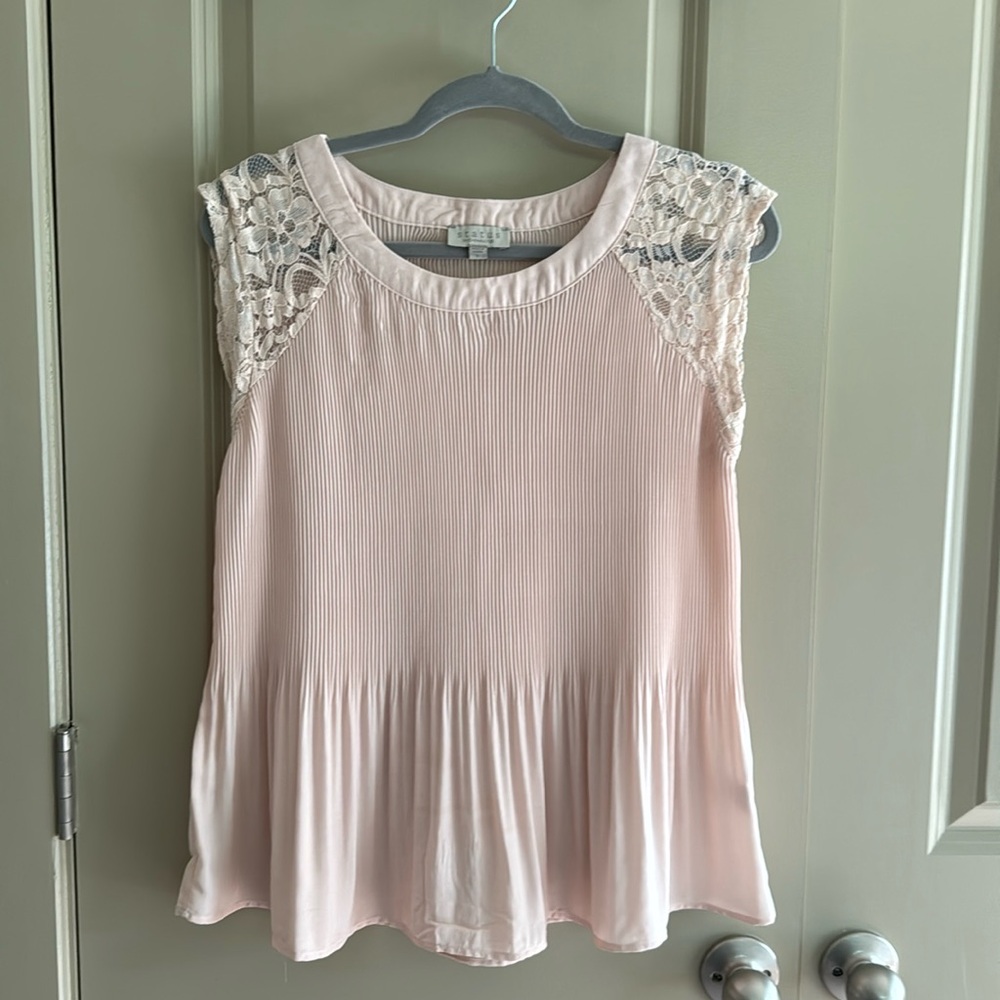 Status pleated blouse with lace sleeves pastel peach